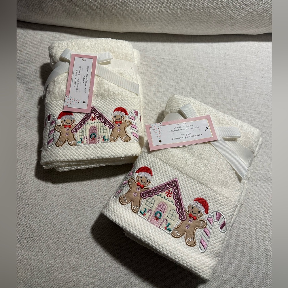Cupcakes and Cashmere Gingerbread Christmas Hand Towels